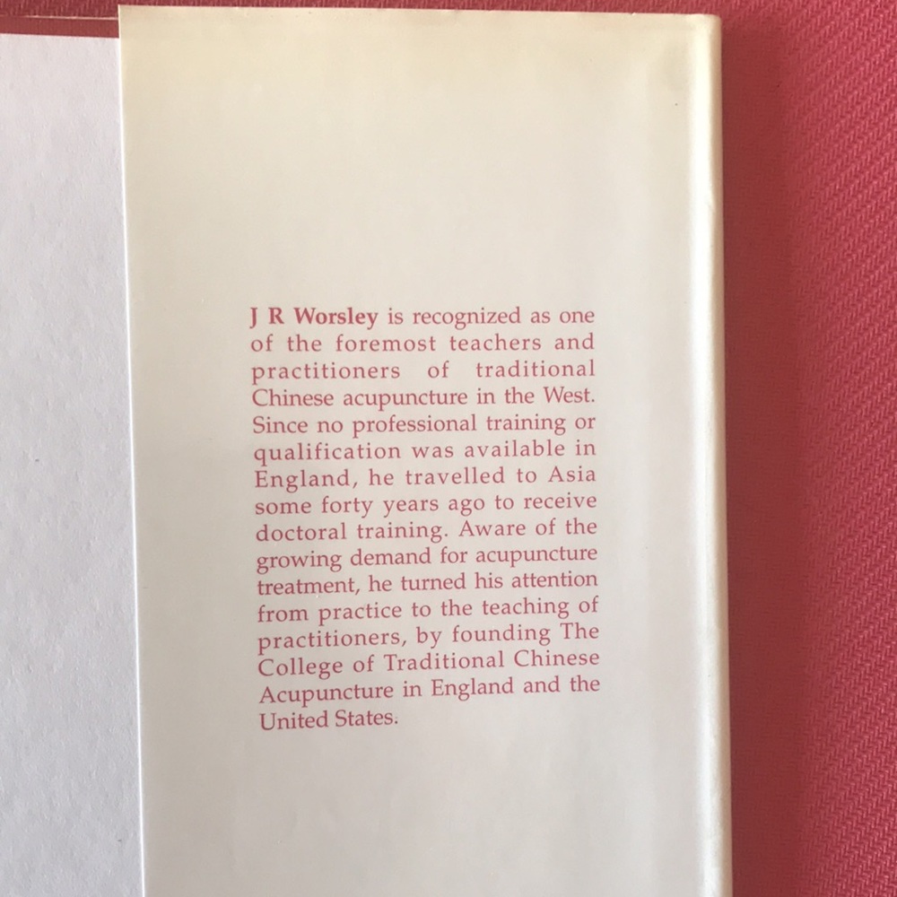 Traditional Chinese ACUPUNCTURE hardback lrge illustrated book newish dustcover - Picture 7 of 12